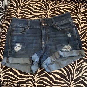 Vanilla Star jean shorts.